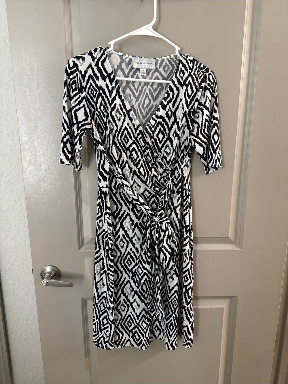 Donna Morgan Black and White Geometric Wrap Dress Size 6 $8
